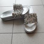 Stevige zilverkleurige slippers mt 41, Ophalen of Verzenden, Zo goed als nieuw, Slippers