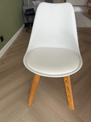 Stoelen beschikbaar voor biedingen