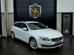 V60 D4 180PK Euro 6b BTW Aftrekbaar 1ste Eigenaar Garantie, Auto's, Volvo, Voorwielaandrijving, USB, Stof, 4 cilinders