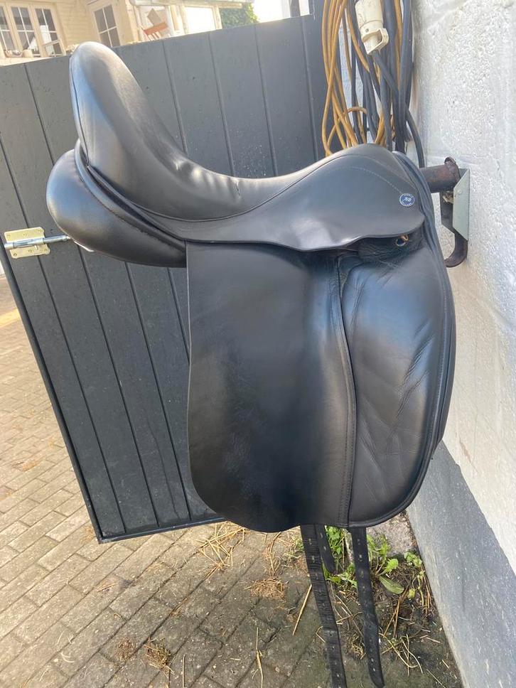 Arno Brandt 17,5 Zadel te Koop, Dieren en Toebehoren, Paarden en Pony's | Zadels, Zo goed als nieuw, Dressuur, Ophalen of Verzenden