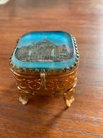 Boîte à bijoux à la gare centrale d'Anvers, Enlèvement ou Envoi