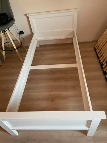 Eenpersoonsbed met matras prenuptia beschikbaar voor biedingen
