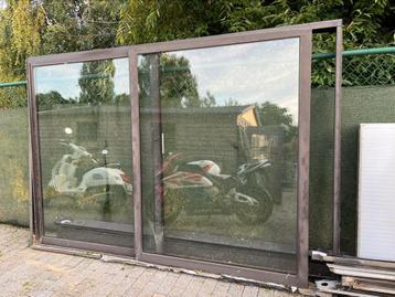 Dubbel schuifraam beschikbaar voor biedingen