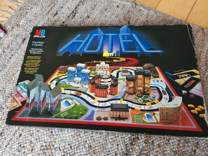 Gezelschapspel Hotel 1986, Hobby en Vrije tijd, Gezelschapsspellen | Bordspellen, Gebruikt, Drie of vier spelers, Ophalen of Verzenden