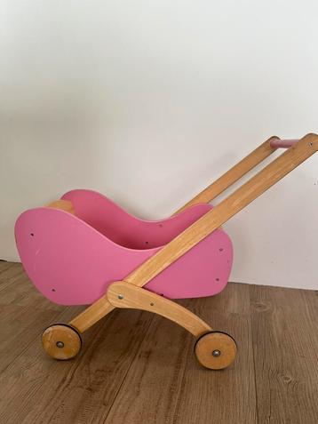 Houten poppenwagen beschikbaar voor biedingen
