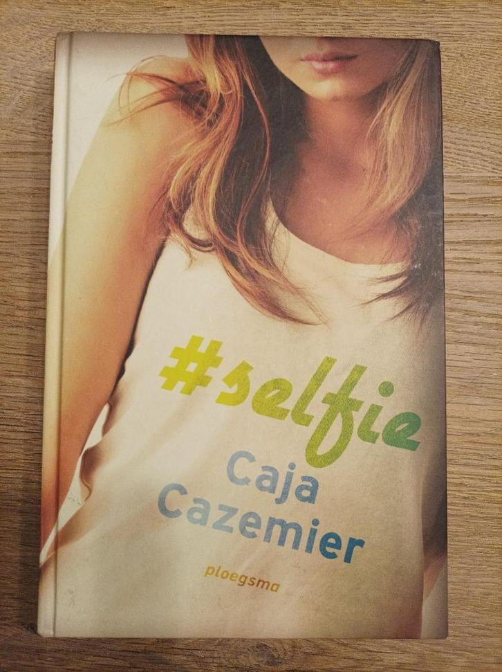 #Selfie (Boek van Caja Cazemier), Boeken, Thrillers, Zo goed als nieuw, Ophalen of Verzenden