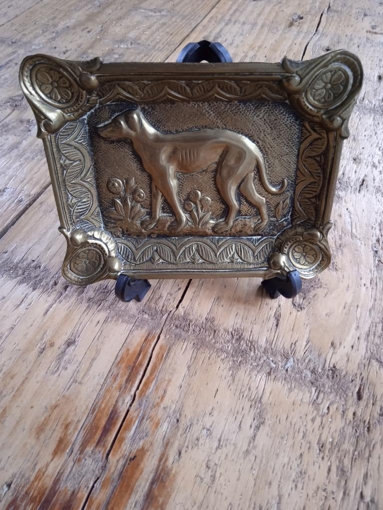 Messing asbak met windhond, Ophalen