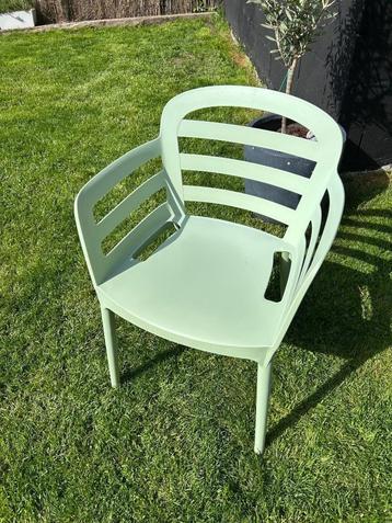 Ensemble chaises de jardin  beschikbaar voor biedingen