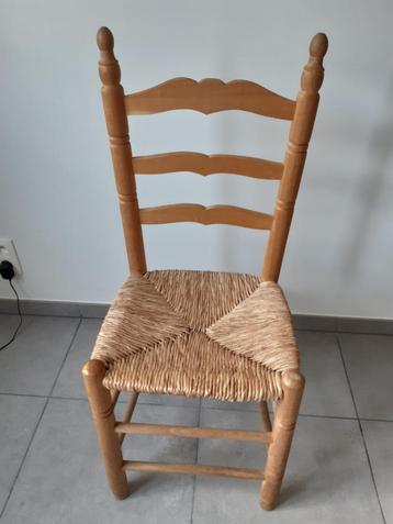Chaise en bois naturel beschikbaar voor biedingen