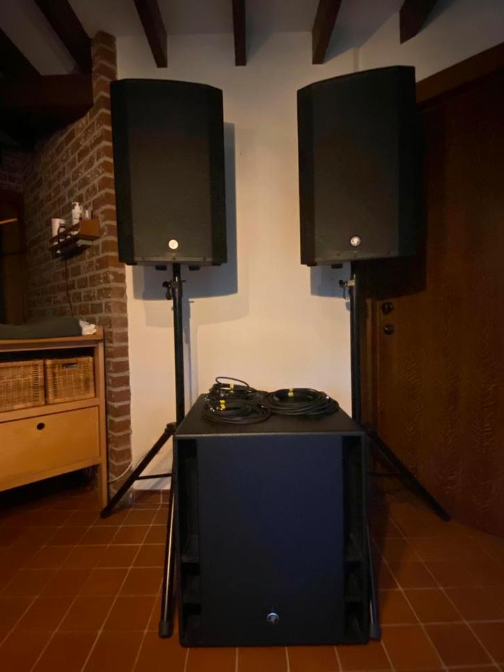 Mackie Thump 15a (2x) Thump 18s (1x), Muziek en Instrumenten, Versterkers | Keyboard, Monitor en PA, Zo goed als nieuw, P.A., 1000 watt of meer
