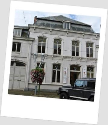 Klassieke statige herenwoning met inrijpoort te koop te Bree beschikbaar voor biedingen