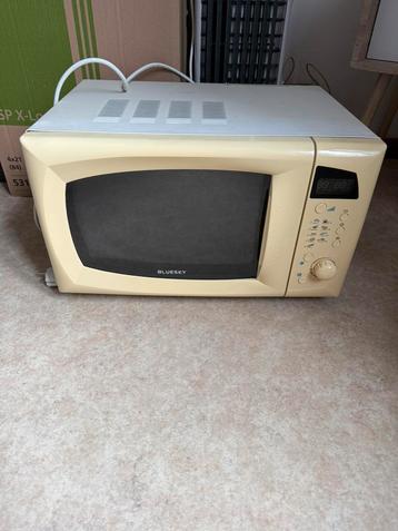 Micro ondes grill beschikbaar voor biedingen