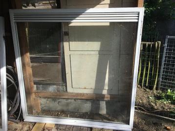 Aluminium ramen dubbel glas beschikbaar voor biedingen