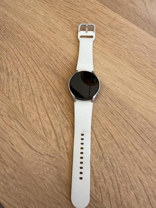 Samsung galaxy watch 6 - 40 mm - gold, Handtassen en Accessoires, Smartwatches, Nieuw, Android, Roze, Afstand, Calorieverbanding