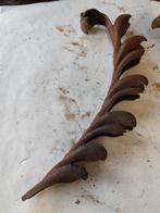 Smeedijzeren blad, Ophalen