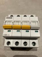 2x TECO - Automaat TC 3P+N 25A 4,5kA curve C, Ophalen of Verzenden, Zo goed als nieuw