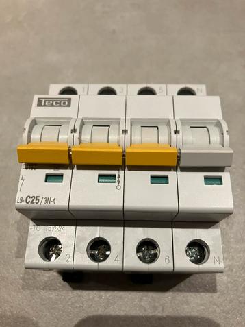 2x TECO - Automaat TC 3P+N 25A 4,5kA curve C  beschikbaar voor biedingen