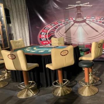 -8 casino stoelen met rugleuning . 600€ voor de 8 beschikbaar voor biedingen