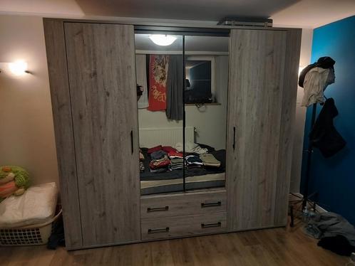 Grote kleerkast Tiffany (perfecte staat), Huis en Inrichting, Kasten | Kleerkasten, Zo goed als nieuw, 200 cm of meer, 200 cm of meer