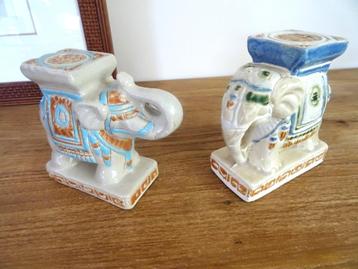 Asie: petits éléphants vintage, décorés à la main disponible aux enchères