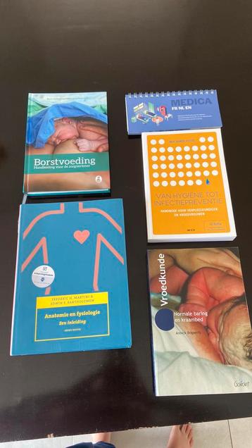 Boeken eerste jaar vroedkunde (UCLL)  beschikbaar voor biedingen