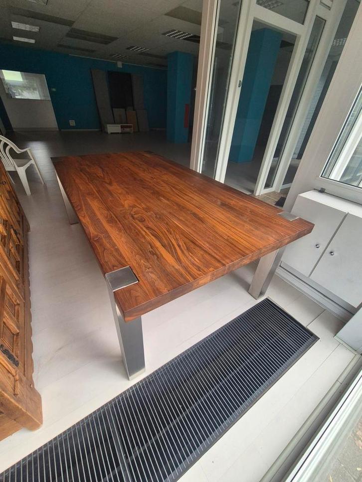Massieve notenhouten tafel 220 x 120 cm, Huis en Inrichting, Tafels | Eettafels, Zo goed als nieuw, Ophalen