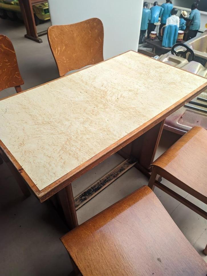Kaarttafel uit volkscafe retro, Verzamelen, Retro, Huis en Inrichting, Ophalen