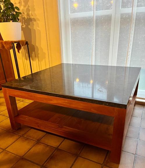 Table basse en bois massif avec plateau en pierre bleue, Maison & Meubles, Tables | Tables de salon, Comme neuf, 50 à 75 cm, 100 à 150 cm