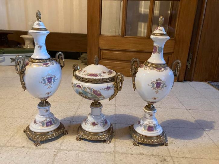 Set van 3 grote siervazen met handgeschilderd Limoges decor, Antiek en Kunst, Antiek | Servies compleet, Ophalen