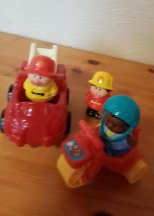 Fisher Price : rescue-team brandweerwagen scooter + 3x pop, Kinderen en Baby's, Speelgoed | Fisher-Price, Zo goed als nieuw, Auto of Voertuig