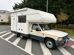 Unieke oldtimer camper Toyota Hilux 2.4D, Auto's, Toyota, Voorwielaandrijving, Wit, Particulier, Overige carrosserie