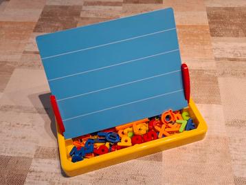 Educatief magneetbord / Letters en cijfers  beschikbaar voor biedingen