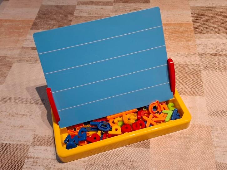 Educatief magneetbord / Letters en cijfers, Kinderen en Baby's, Speelgoed | Educatief en Creatief, Zo goed als nieuw, Ophalen of Verzenden