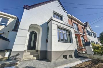 Maison te huur in Waterloo, 3 slpks beschikbaar voor biedingen