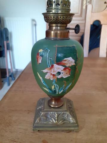 Art Deco kerosinelamp uit het begin van de 20e eeuw beschikbaar voor biedingen
