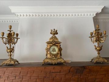 Antieke bronzen schouwklok met 2 kandelaars, Antiek en Kunst, Ophalen