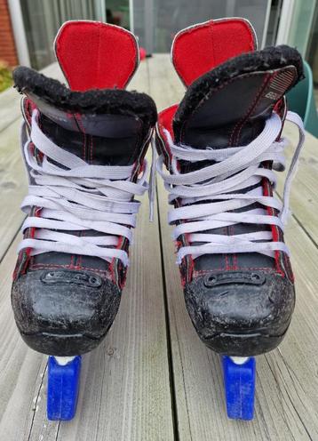 Ijshockey schaatsen + beschermers beschikbaar voor biedingen