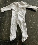 Grijze pyjama met voetjes, Enfants & Bébés, Vêtements de bébé | Taille 50, Zeeman, Garçon ou Fille, Costume, Comme neuf