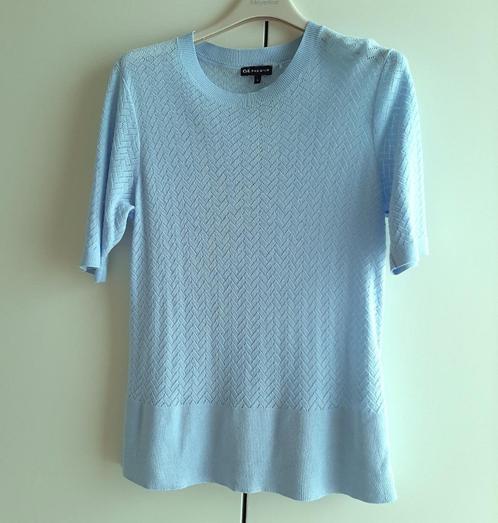 Te koop: Mooi lichtblauw blousje, M, Kleding | Dames, Blouses en Tunieken, Zo goed als nieuw, Maat 38/40 (M), Blauw, Ophalen
