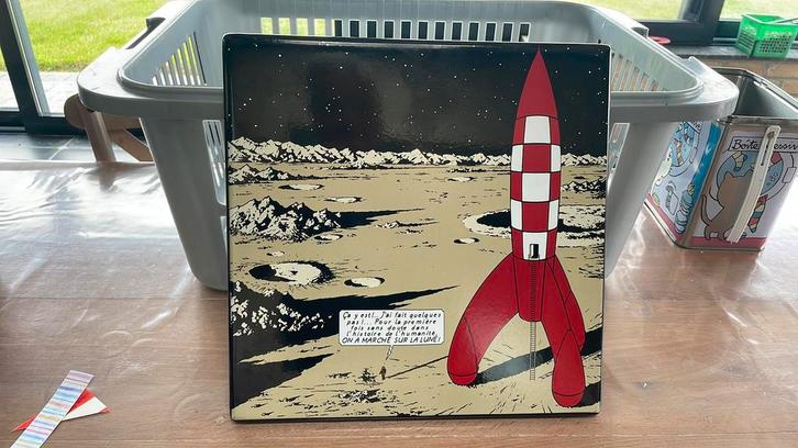 Hergé Kuifje loopt op de maan Geëmailleerde plaat, Verzamelen, Stripfiguren, Zo goed als nieuw, Overige typen, Kuifje, Ophalen of Verzenden