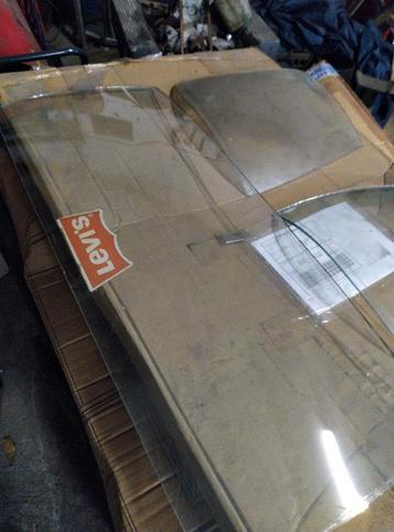 MGA  COUPE achter ruiten beschikbaar voor biedingen