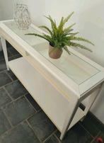 Wit dressoir, Ophalen