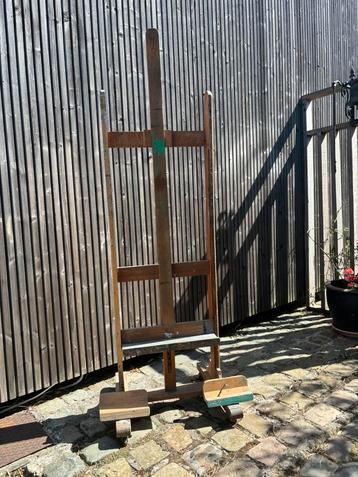 5 schildersezels te koop – afkomstig van kunstacademie beschikbaar voor biedingen