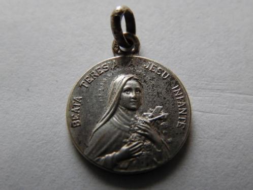 M37 * Antiek Scapulier- Medaille * beata teresia jesu infant, Antiquités & Art, Antiquités | Objets religieux, Enlèvement ou Envoi