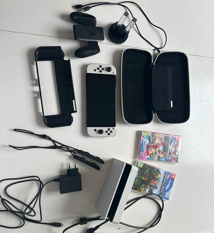 Nintendo Switch Oled 64gb + 128 gb ssd + All Accessoires, Games en Spelcomputers, Spelcomputers | Nintendo Switch, Zo goed als nieuw