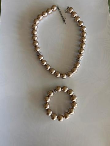 Sierlijk setje armband en ketting beschikbaar voor biedingen