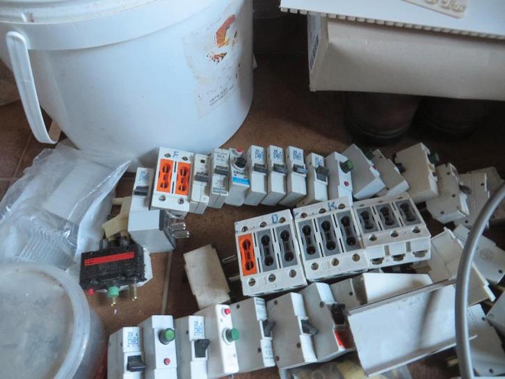zekeringen stopcontacten , schakelaars, Doe-het-zelf en Bouw, Elektriciteit en Kabels, Ophalen