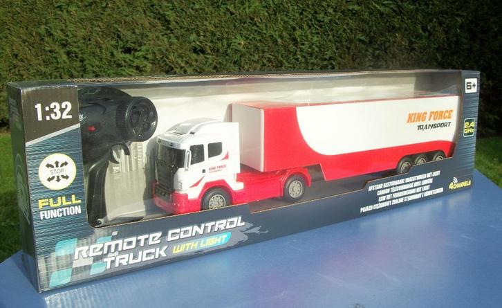 Op afstand bestuurbare vrachtwagen met oplegger  - 1:32, Hobby en Vrije tijd, Modelauto's | 1:32, Nieuw, Bus of Vrachtwagen, Overige merken