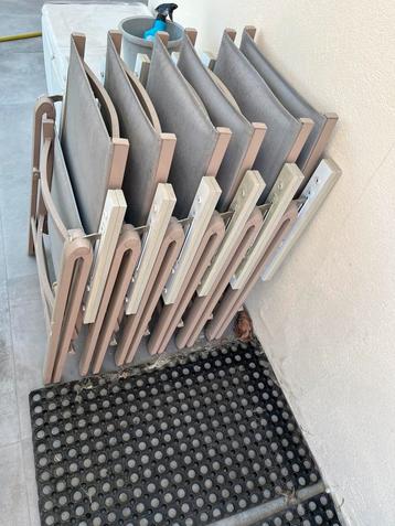 Tafel met 6 verstelbare stoelen beschikbaar voor biedingen