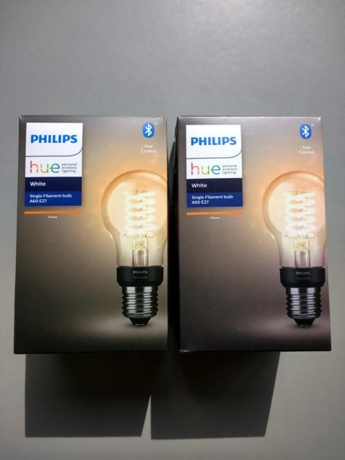 2 Philips HUEW XW LED lampen met bluetooth functie, Huis en Inrichting, Lampen | Losse lampen, Zo goed als nieuw, Led-lamp, 30 tot 60 watt